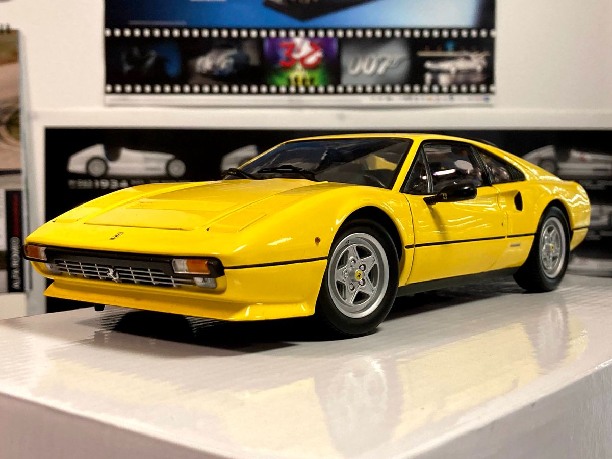 Ferrari 308 GTB Quattrovalvole 1976 1:18 Kyosho 08182Y