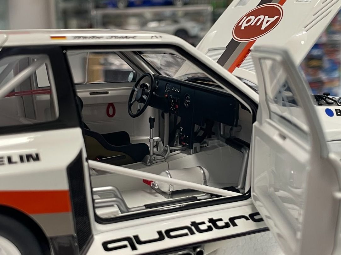 Autoart 1:18 - Coche de carreras a escala - Audi Quattro S1 Pikes Peak winner 1987 #1 W. Roehrl - 4 Aperture