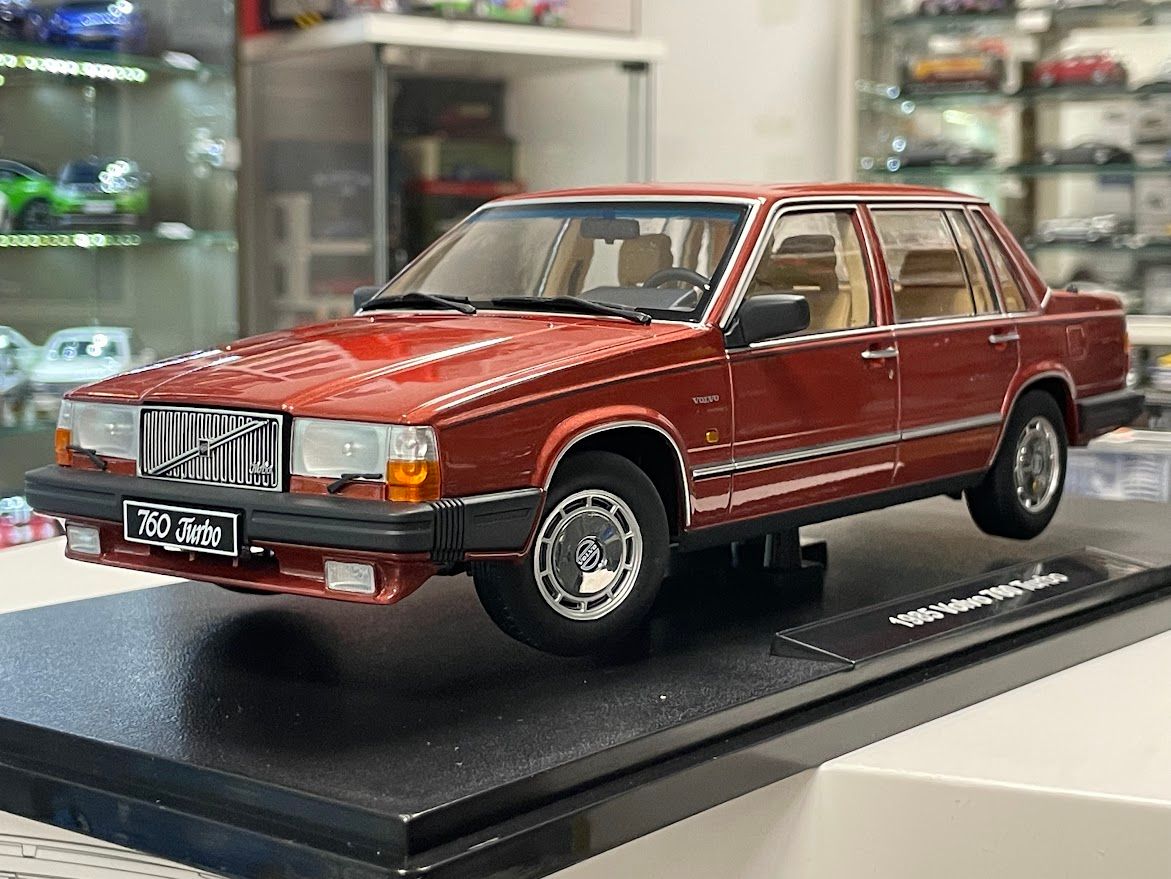 Volvo 760 Turbo 1985 1:18 Triple9 1800533
