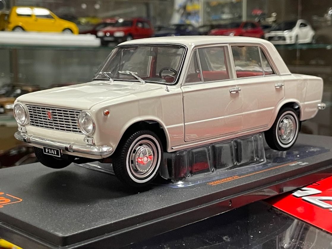 Fiat 124 1970 1:18 IXO 18C-MC205OP.24