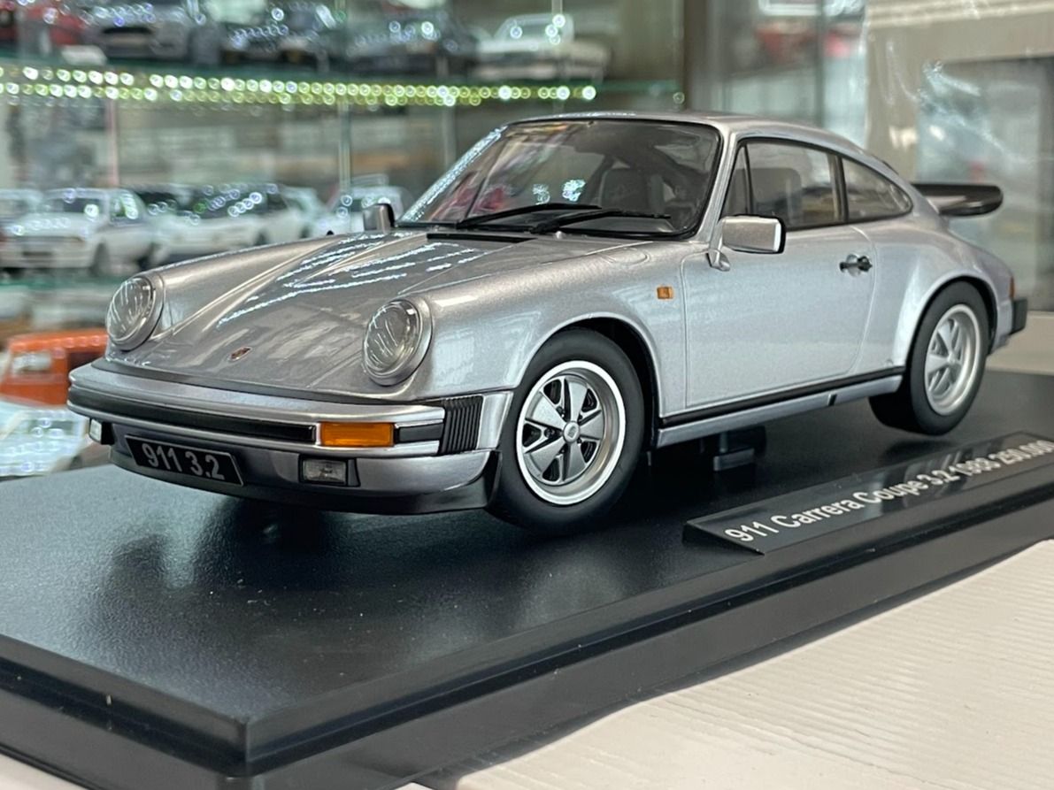 Porsche 911 Carrera 3.2 Coupe 1988 Silver 1:18 KK-Scale KKDC180714