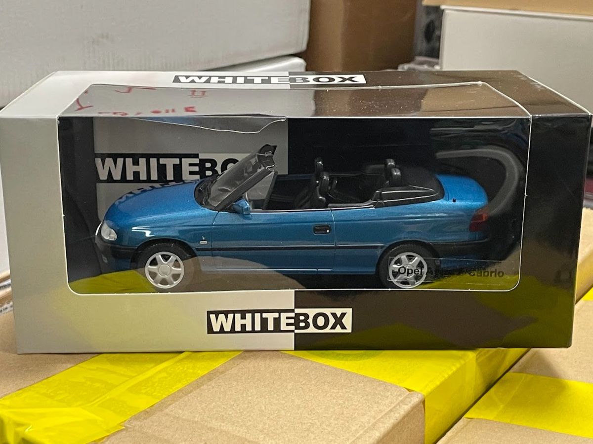 Opel Astra F Cabrio 1994 1:24 Whitebox 