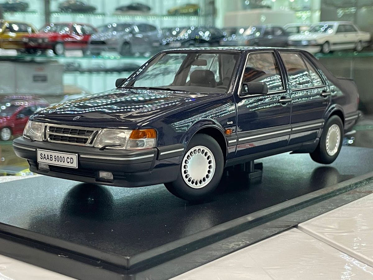 Saab 9000 CD 1990 1:18 Triple9 1800444