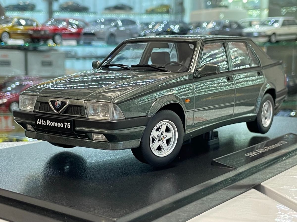 Alfa Romeo 75 1991 1:18 Triple9 1800473