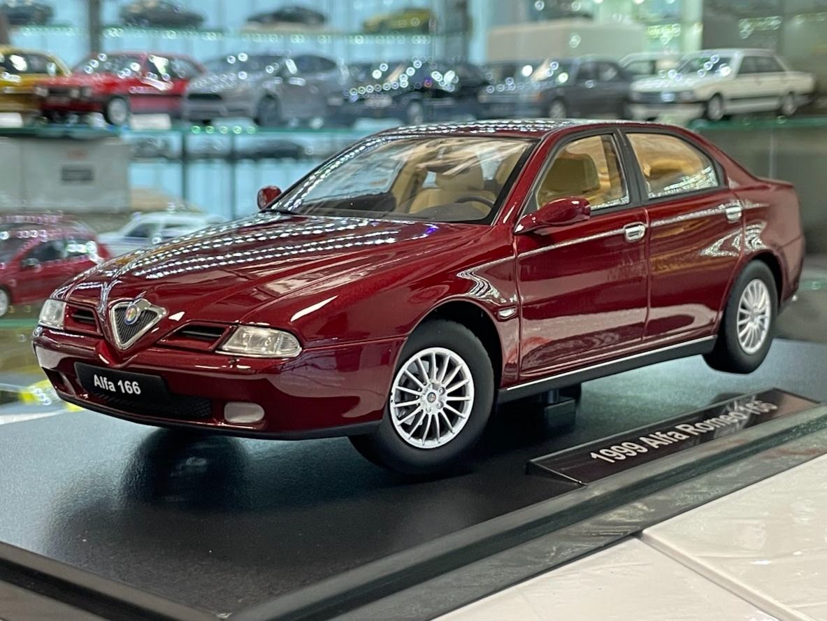 Alfa Romeo 166 1999 1:18 Triple9 1800504