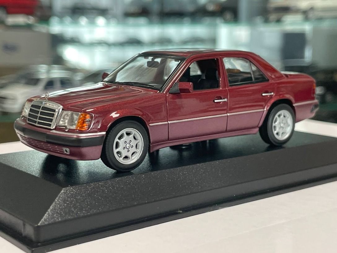 Mercedes-Benz 500E V8 W124 1991 1:43 Minichamps Maxichamps Edition 940037162