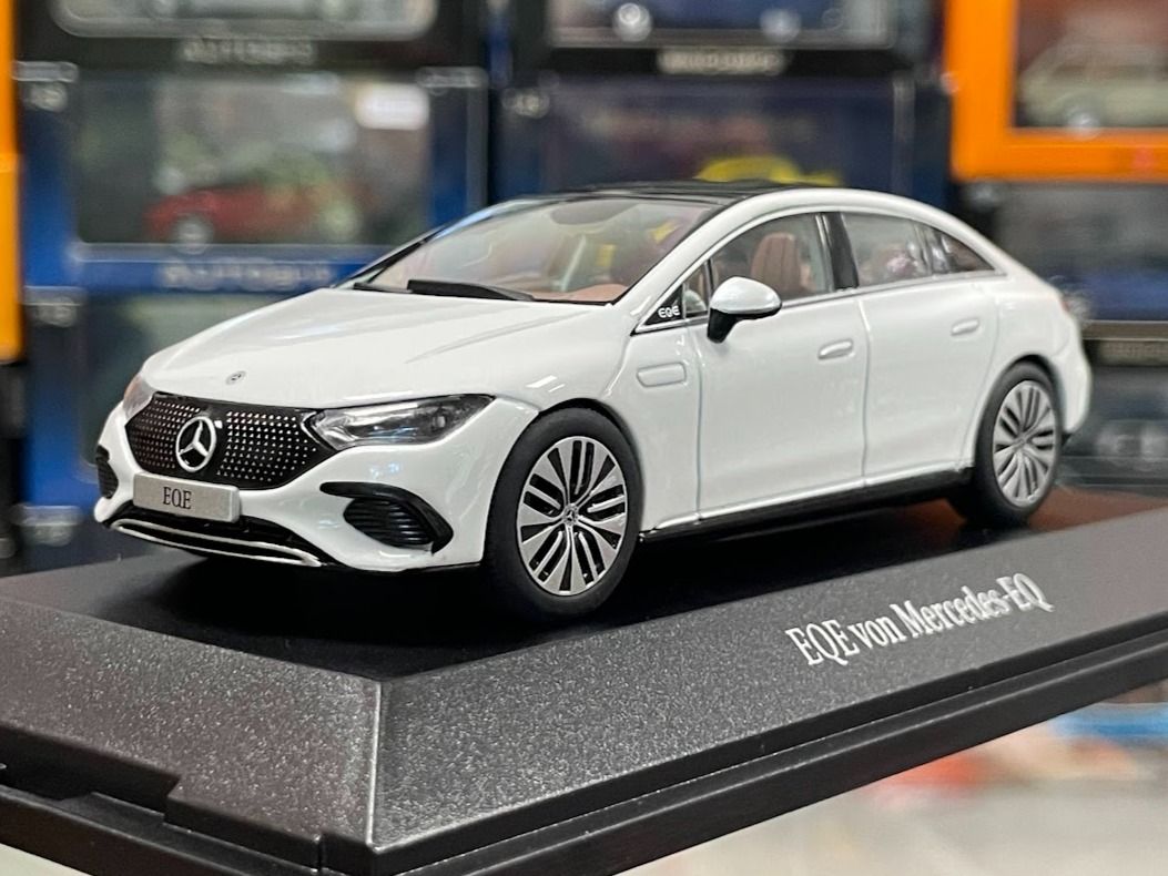 Mercedes-Benz  EQE (V295) 2022 opalite white 1:43 Herpa  B66961106