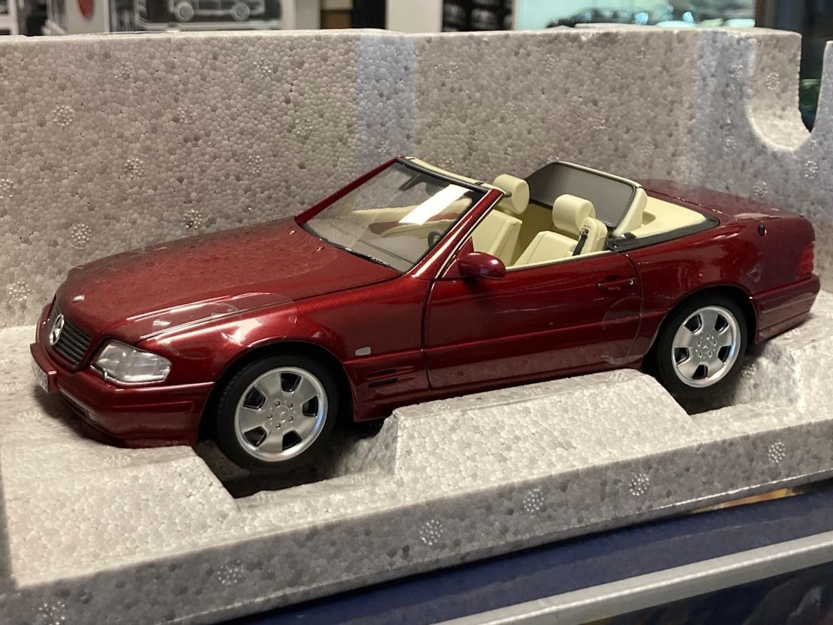 Mercedes-Benz SL 500 R129 Facelift 1999 1:18 NOREV Dealer Edition B66040658