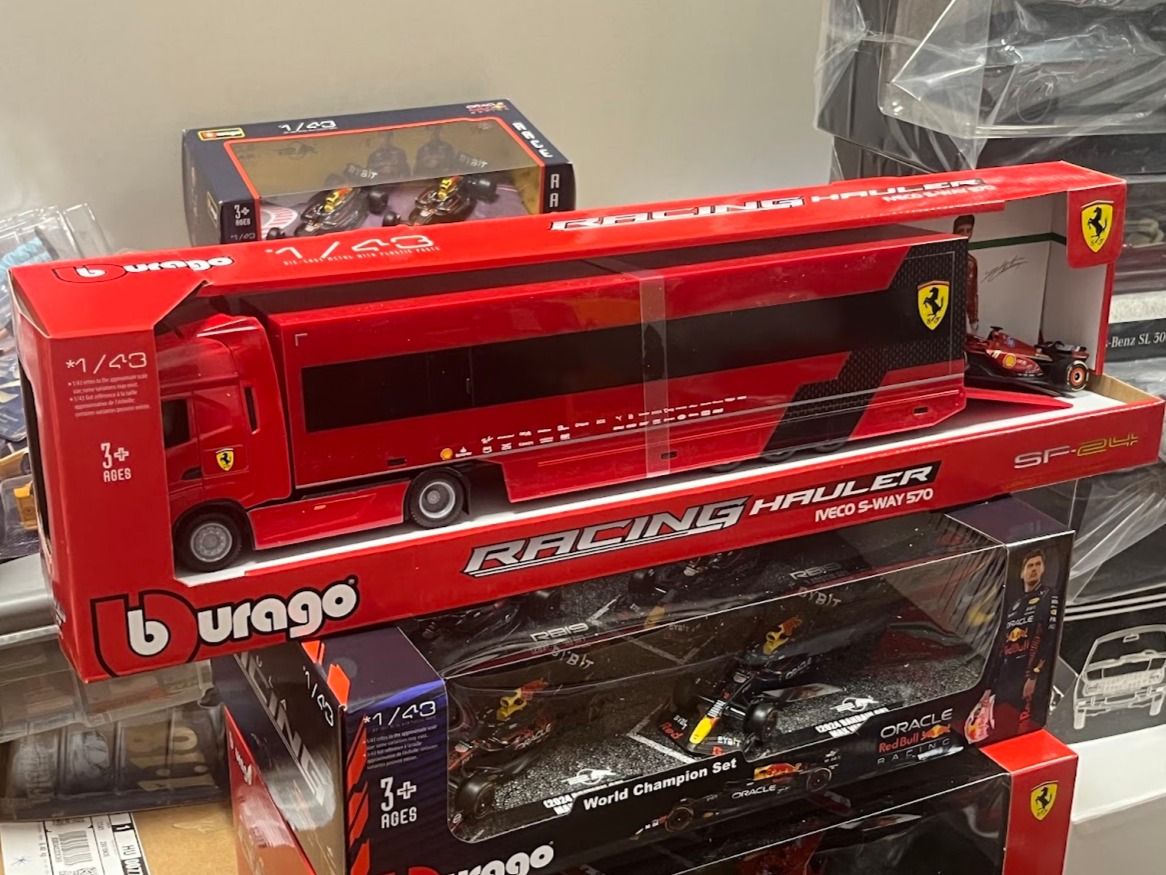 Iveco S-Way 570 F1 Race Car Transporter + Ferrari SF-24 No.16 Leclerc 1:43 Bburago Formula Racing 18-36867