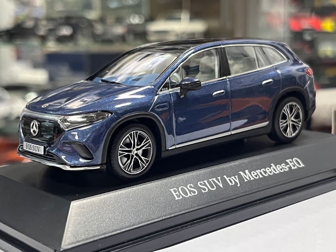 Mercedes-Benz EQS SUV (X296) 2023 solidathblue 1:43 Spark B66960588