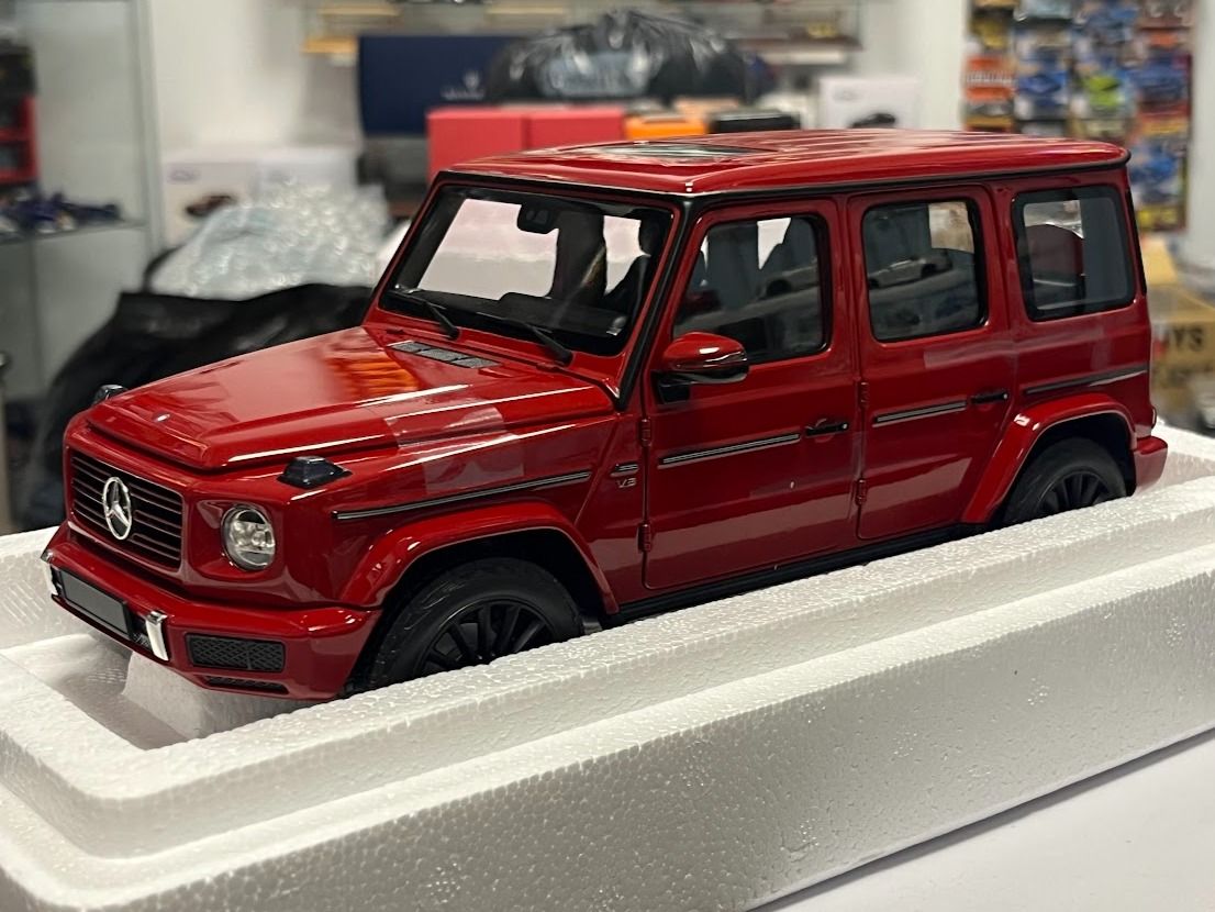 Mercedes-Benz G500 V8 W463 2020 1:18 Minichamps 110037101