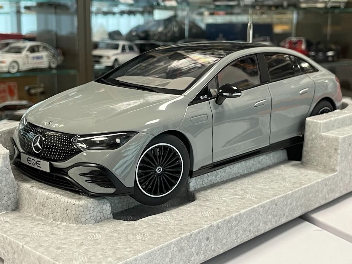 Mercedes-Benz EQE V295 2022 1:18 NZG B66961109