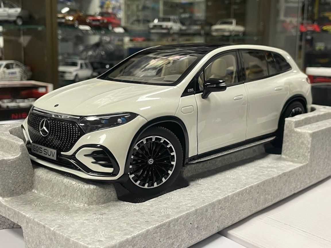 Mercedes-Benz EQS SUV X296 2022 1:18 NZG Dealer Ed. B66960590